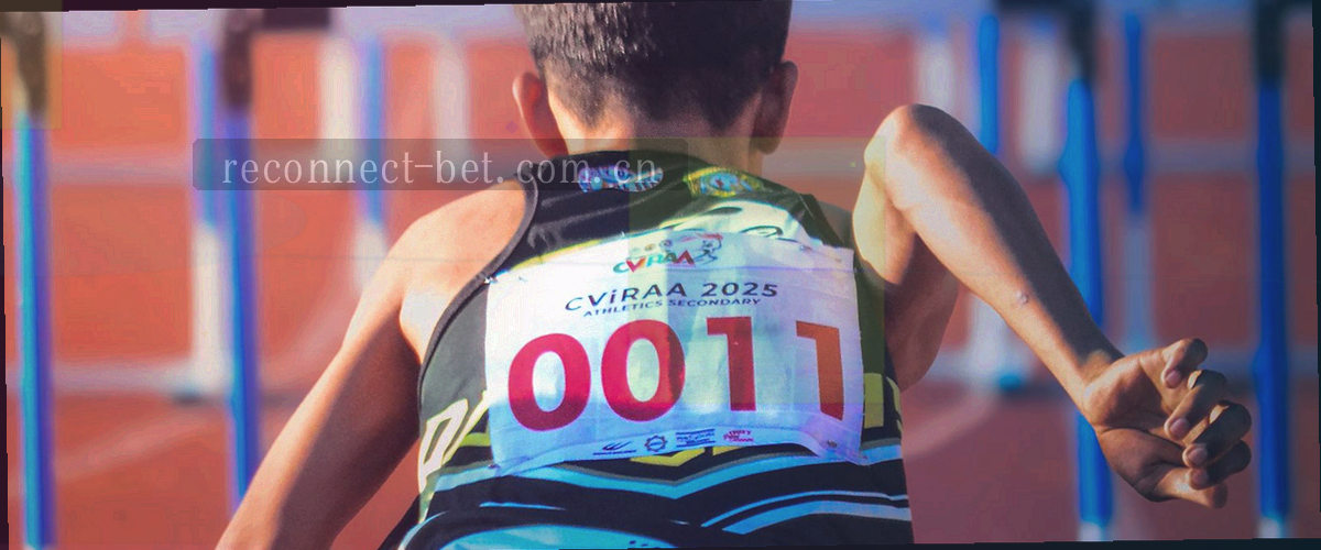 六人、五人、四人三组房间人数指示灯由左至右递减排列